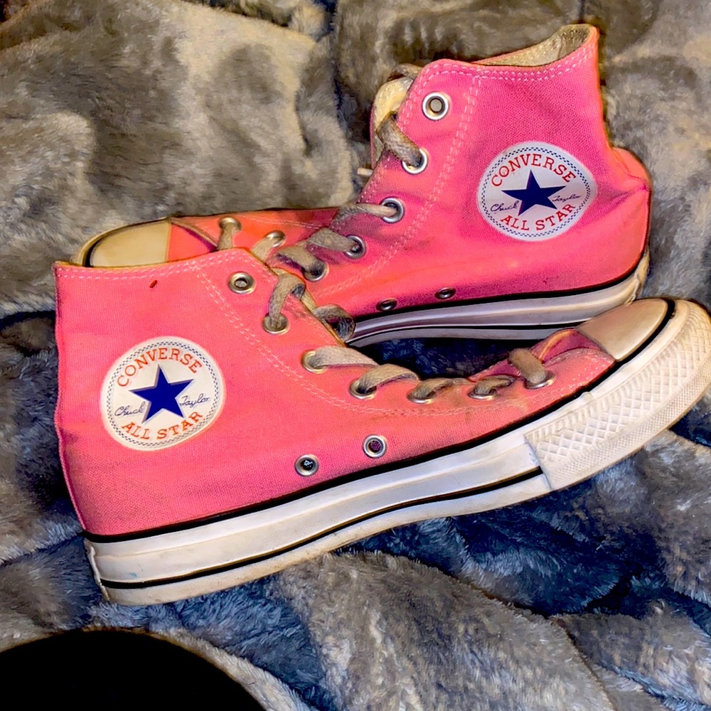pink converse